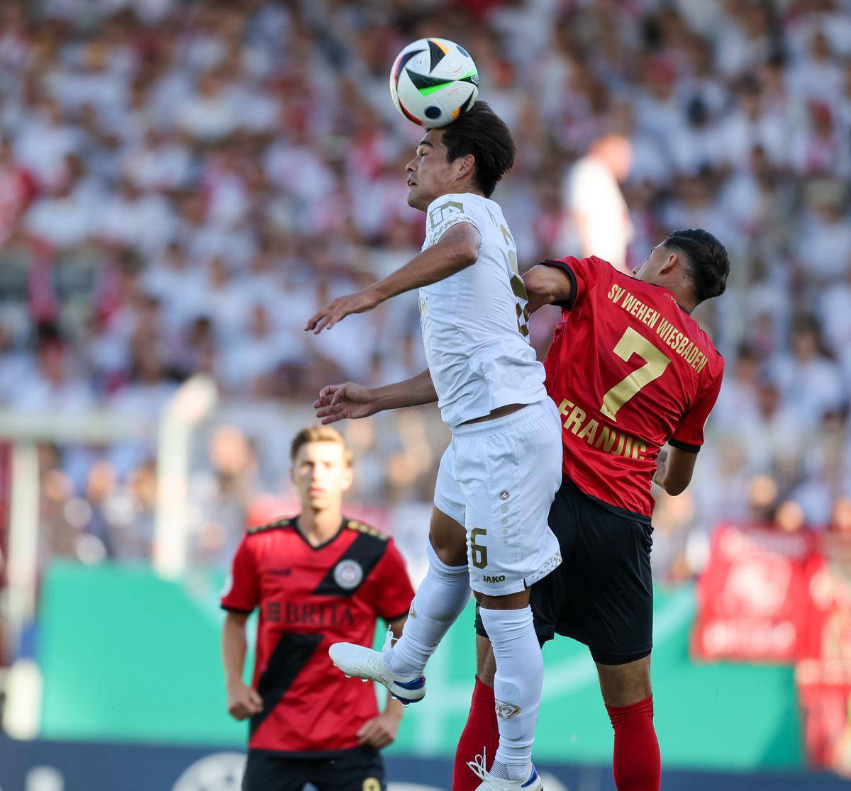 里程碑夜！辽宁本钢官宣签约，欧联今晚刷纪录，信心回归，团队化学反应显著的简单介绍-官方授权英雄联盟竞猜