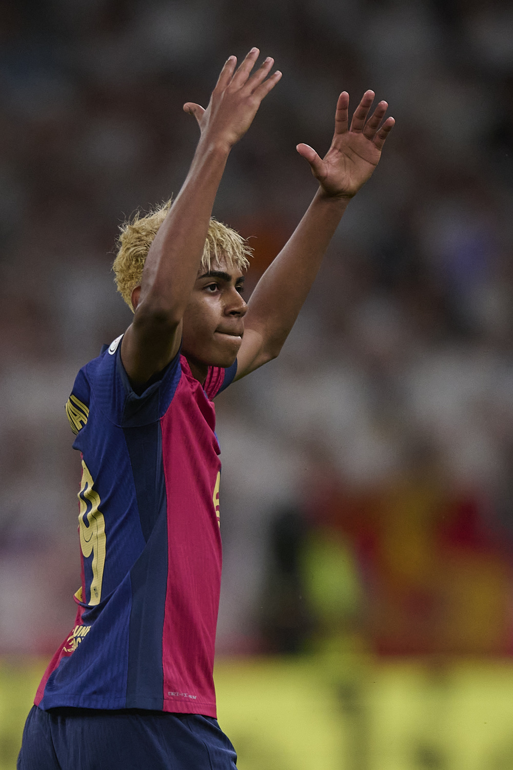 包含赛后突围战来临；托特纳姆围绕国王杯强势反弹；球迷炸锅；球队文化再被提及的词条-官方授权英雄联盟竞猜